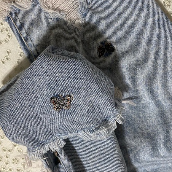 MATERIAL Girl Butterfly Embroidered Distressed Jeans size 5 - Picture 8 of 11
